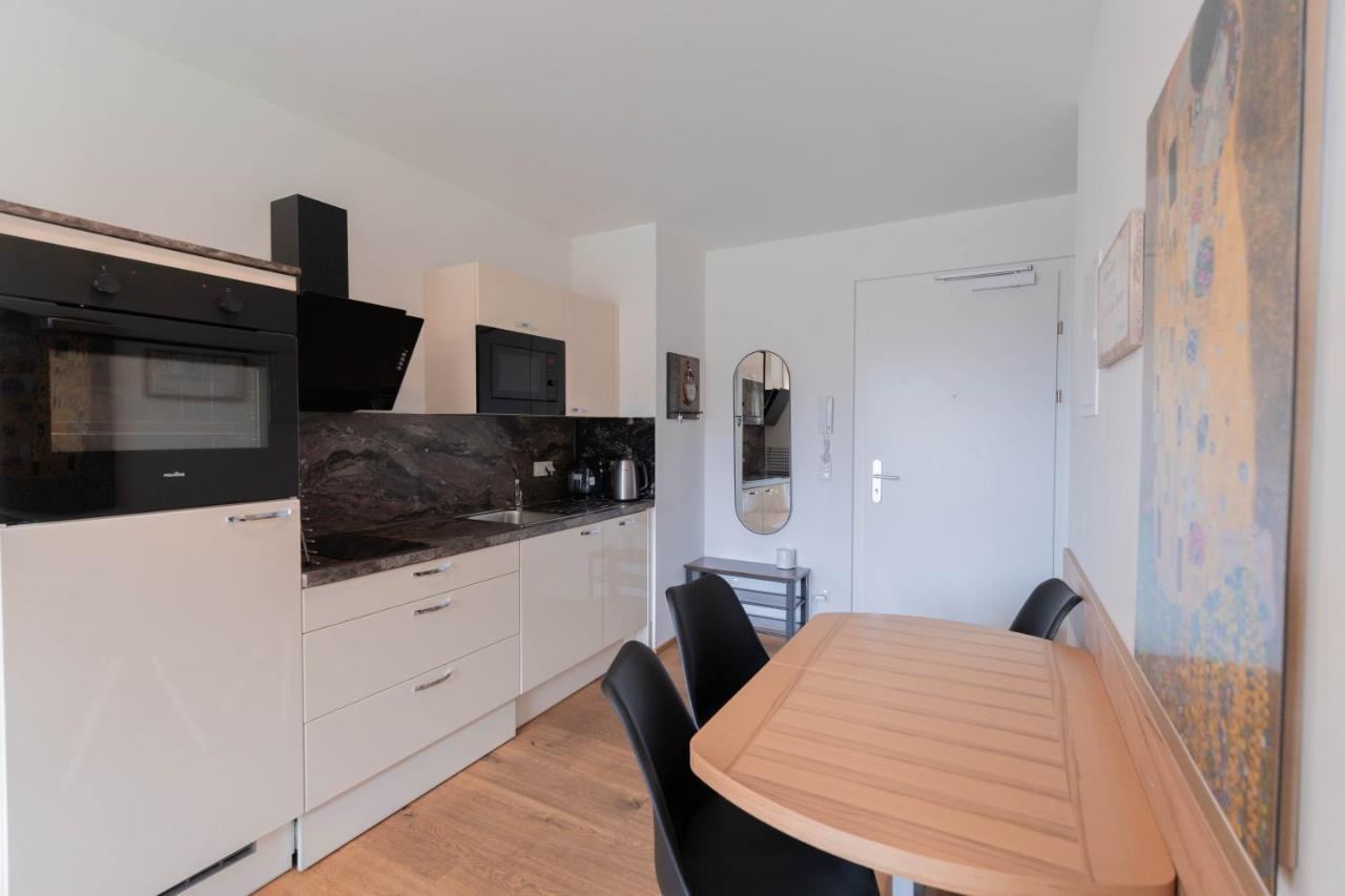 Modern Apartment With Private Balcony Near City Center Vienna Exterior photo
